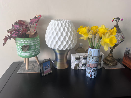 Reverse Diamond Table Lamp